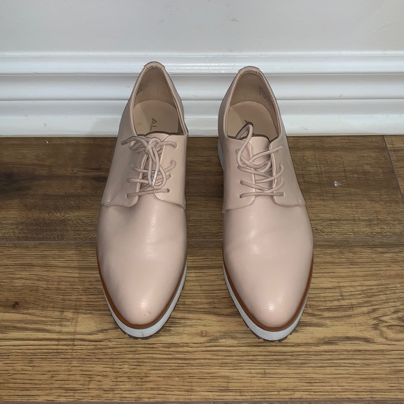 Aldo Baby Pink Sneakers - Picture 1 of 3